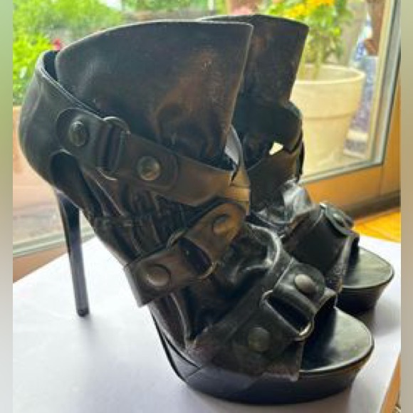 Vera Wang Leather Peep Toe Platform Stiletto Bootie 10
*Some wear on bottom sole - Picture 3 of 11